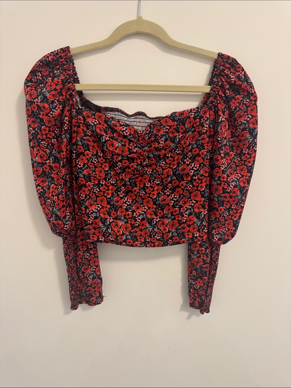 SHEIN Red Floral Puff-Sleeve Crop Top on Black